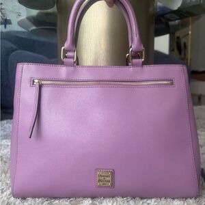 ‼️SOLD DON’T BUY‼️
DOONEY & BOURKE LILAC SAFFIANO ZIP SATCHEL